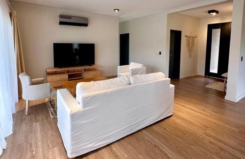 Presidente Derqui Villa | Cálida, amplia y espaciosa Casa