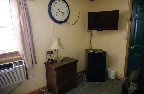 Sevier Cabin | C-105) Coyote Gulch Cabin