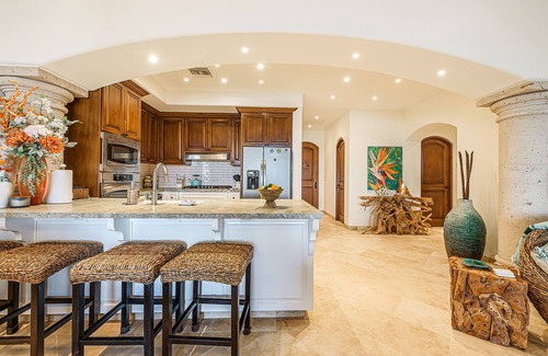 Buzzards Condo | C301 Oceanview Penthouse with infinity pool and jacuzzi