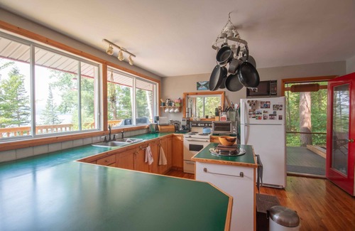 Madawaska Valley Cottage | Idyllic island cottage on pristine Paugh Lake