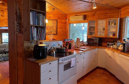 Rideau Lakes Cottage | Wooden Waterfront Cottage in Kingston - (Pet-Friendly!)