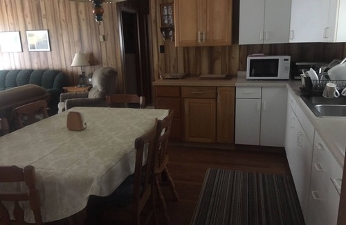 Leeds and the Thousand Islands Cottage | Charleston Lake Front Cottage 4 Bedroom