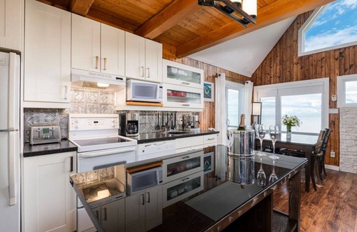 Petite-Riviere-Saint-Francois House | 232 · Les Immeubles Charlevoix - 232