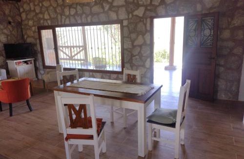 Villa Icho Cruz Ski Chalet | Cabaña de piedra Los Crespines