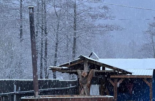 Petrila Ski Chalet | Cabană la poalele munților cu ciubăr