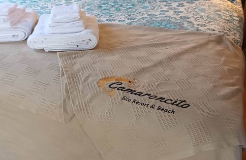 Colon Resort | Cabana AGUACATE - Includes All Meals/Open Bar/Boat Transport, Cabana "DOS" en Resort Todo Incluido e