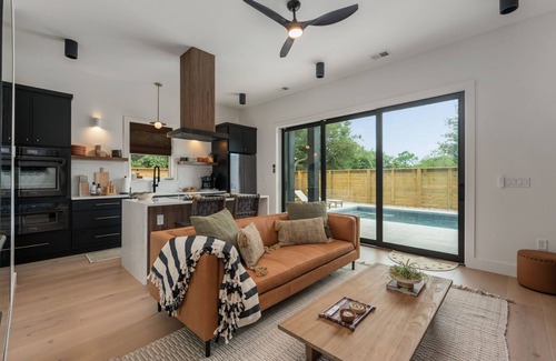 Kitty Hawk House | Cabana Capri | Private Heated Pool Sauna Hot Tub Home Gym Luxe Retreat