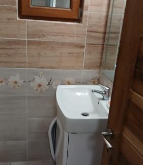 Ramnicu Valcea Cabin | Cabana Ene Strada Poienari nr 13 A