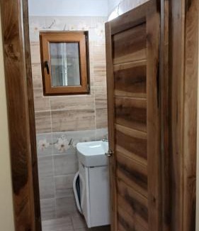 Ramnicu Valcea Cabin | Cabana Ene Strada Poienari nr 13 A