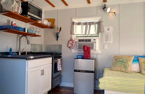 Colonial Beach Cottage | Cabernet Cottage on Water at Monroe Bay Winery, tiny container cottage