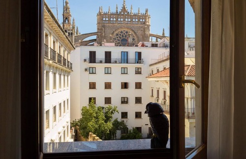 El Arenal Apartment | Cabildo Cathedral. 5 bedrooms and 2 free parking next to the Cathedral