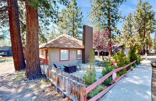 Lakeside Park Cabin | Cabin ∙ 1 bedroom ∙ 4 guests
