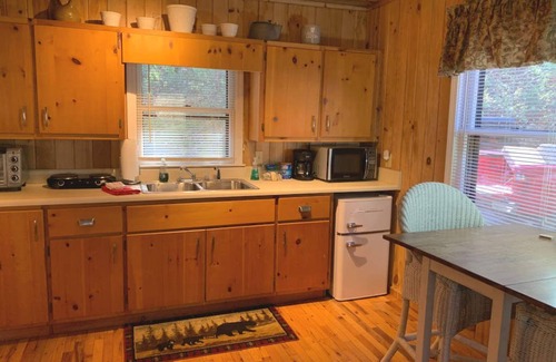 Rabun Gap Cabin | Cabin 1 bed,1 bath hillside with beautiful sunrises and sunsets overlooking lake