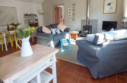 Acton Scott Cottage | Cabin ∙ 1 bedroom ∙ 3 guests