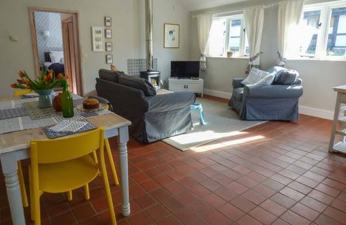 Acton Scott Cottage | Cabin ∙ 1 bedroom ∙ 3 guests