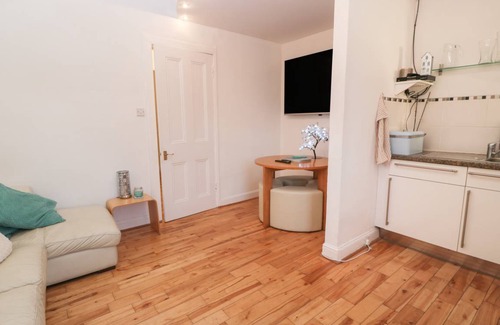 Millport Cottage | Cabin ∙ 1 bedroom ∙ 5 guests