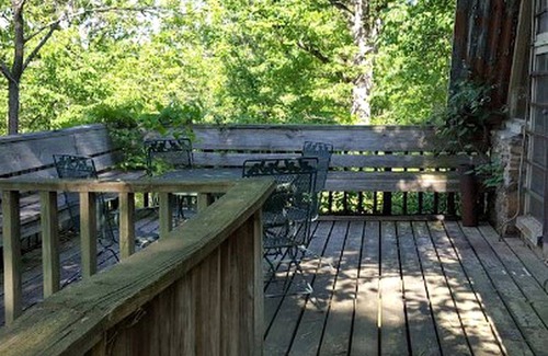 Grubville Cabin | Cabin ∙ 1 bedroom ∙ 5 guests