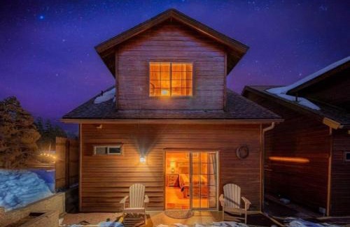 Christopher Creek Ski Chalet | Cabin #1 Buffalo Herd -Pet Friendly - Sleeps 6 - Playground & Game Room