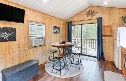 Neal House | Cabin 10- Cozy Toronto Lake Cabin - Walk to the Water cabin