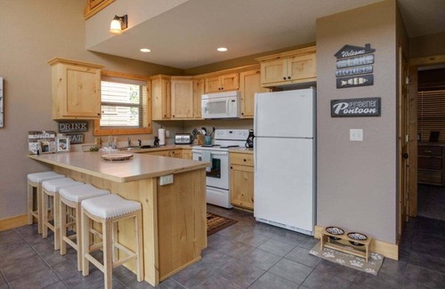 Walker Cabin | Cabin 106 - Open Loft/Modern, Clean, Comfortable