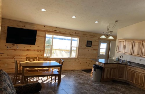 Hines Apartment | Cabin 13 Lakefront Family Resort