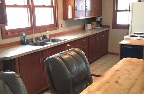 Hines Apartment | Cabin 15 Lakefront Family Resort