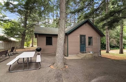 Pine River Apartment | Cabin 2 at Heaths Resort