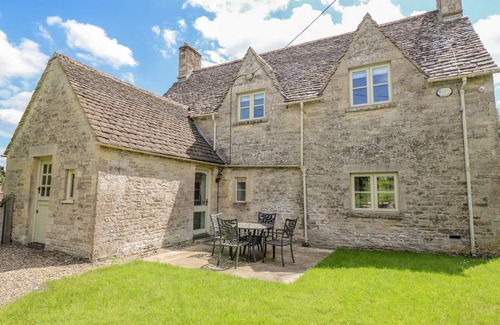 Chedworth Cottage | Cabin ∙ 2 bedrooms ∙ 4 guests