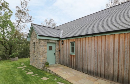 Roybridge Cottage | Cabin ∙ 2 bedrooms ∙ 4 guests