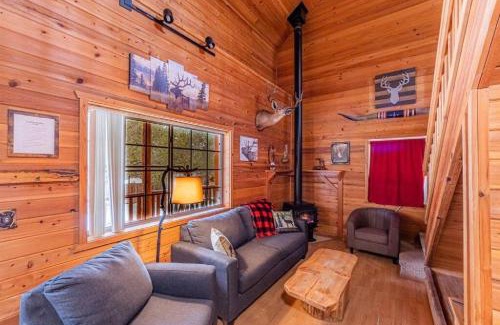 Christopher Creek Ski Chalet | Cabin#2 Elk Hallow - Pet Friendly - Sleeps 6 - Playground & Game Room