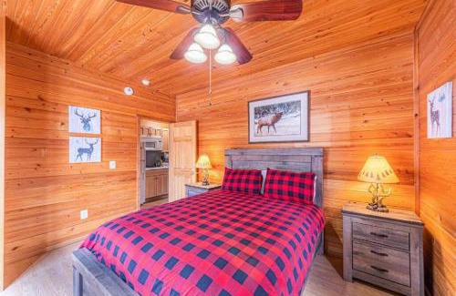 Christopher Creek Ski Chalet | Cabin#2 Elk Hallow - Pet Friendly - Sleeps 6 - Playground & Game Room