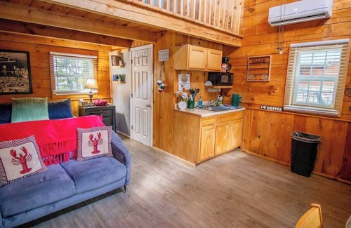 Columbia Cabin | Cabin 2 - Log Cabin Retreat near Green River Lake Sleeps 5!