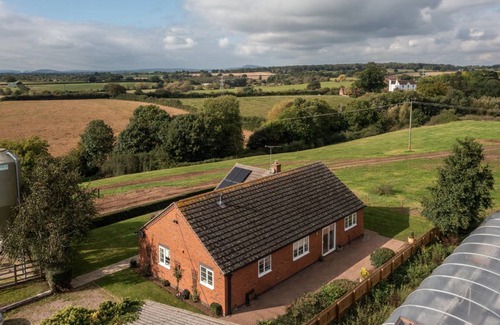 Droitwich Cottage | Cabin ∙ 3 bedrooms ∙ 6 guests
