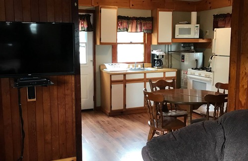 North Bay Cabin | Cabin 3 Waterfront - Three Pines Lodging & Marina