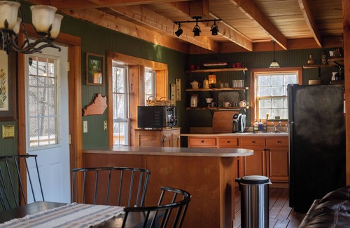Elizabethtown Cabin | Cabin at Calico Springs - Bluegrass and Bourbon