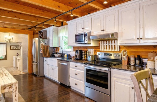 Dayton House | Cabin By The Creek! Inground Pool! Spa!