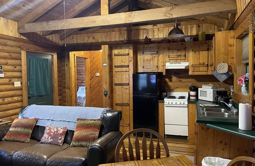 Slade Cabin | Cabin close to Natural Bridge State Park with hot tub and internet