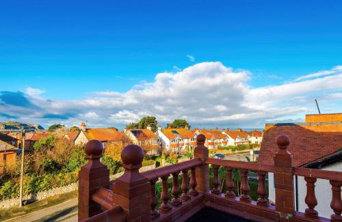 Rhos on Sea House | Cabin Hill