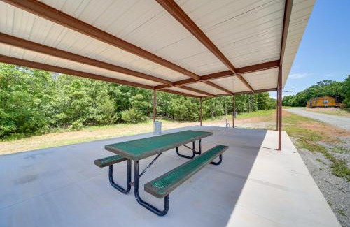 Blocker House | Cabin in Petrified Forest Near Eufala Lake!