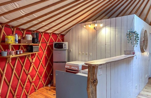 Boisset House | Cabin 'La Passionata' with Private Terrace, Shared Garden and Air Conditioning