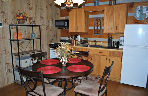 Jefferson Cabin | Cabin Near River,WIFI,Fire Pit,Small Dog Friendly,Smart TV's