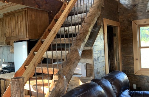 Junction City Cabin | Cabin on Four-Acre Pond