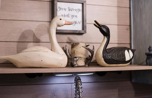 Elkader Cabin | Cabin on the Bluff with Hottub