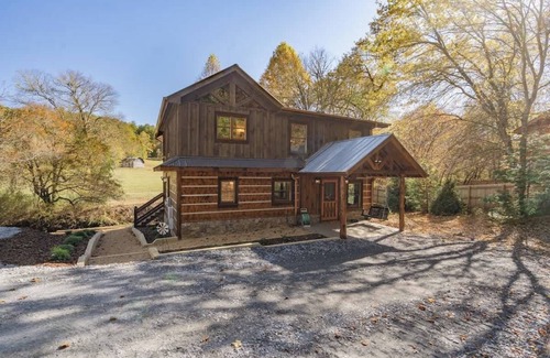 Morganton Cabin | Cabin on Water Scenic Fly Fishing Firepit Games