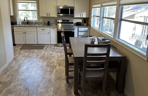 Elizabeth Cabin | Cabin Rental - Lake Norfork - Mountain Home, Arkansas - 3 minute walk to lake!