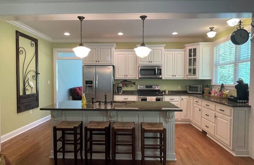 Langston House | Cabin retreat on beautiful Lake Guntersville! Perfect for families/fisherman!