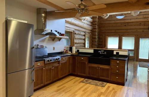 Mission Ridge Cabin | Cabin with spectacular views! Hunting and fishing paradise.