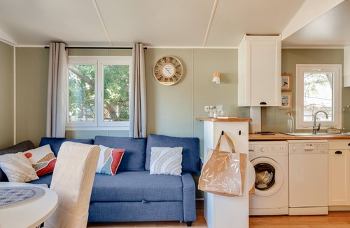 Claouey RV Rental | Cabine 70 - Mobile Home 'Lège-Cap-Ferret' with Private Terrace, Private Garden and Air Conditioning