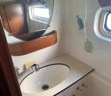 Sainte-Anne Boat Rental | Cabine catamaran Baie de Ste Anne