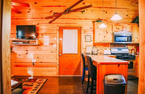 Bismarck Cabin | Caddo Ridge Cabin at Remember When Cabins